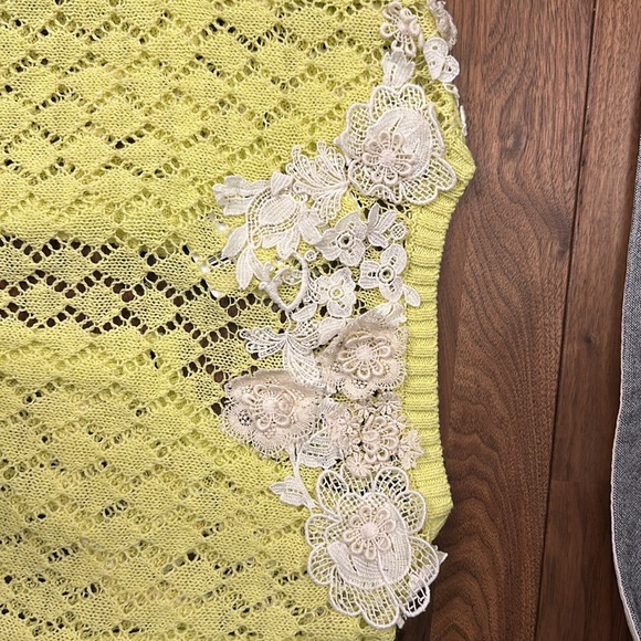 NWT Anthropologie / Medium / Chartreuse L/S sweater with lace floral neckline - Picture 8 of 16